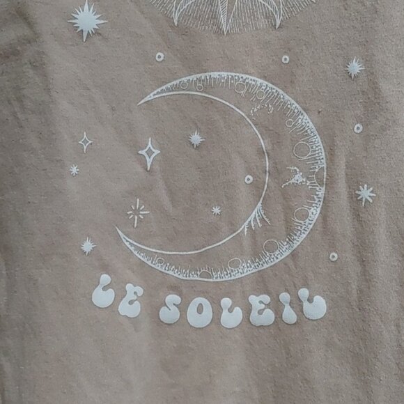 3/$25 Urban kids beige T-shirt short sleeve beige sun moon theme Medium - Picture 3 of 6